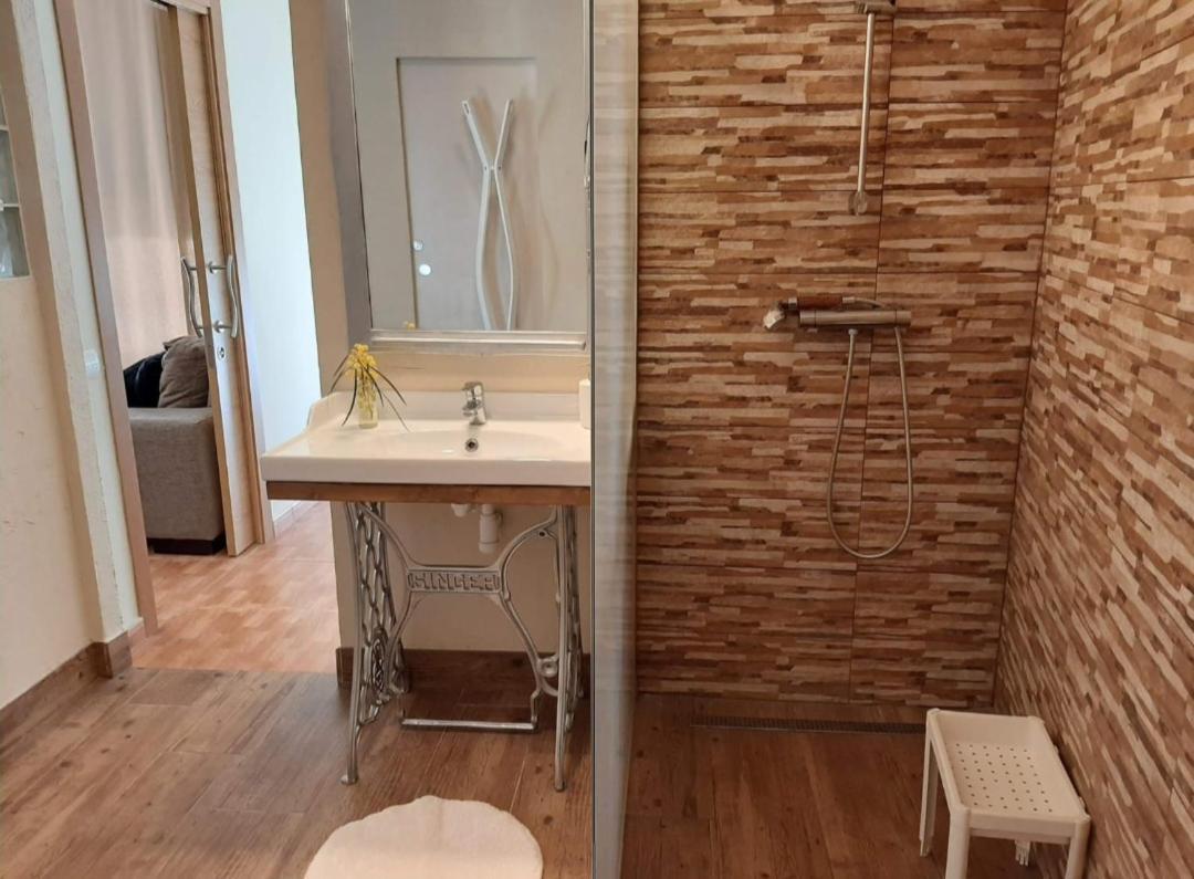 Comodo Apartamento Deltebre Bagian luar foto